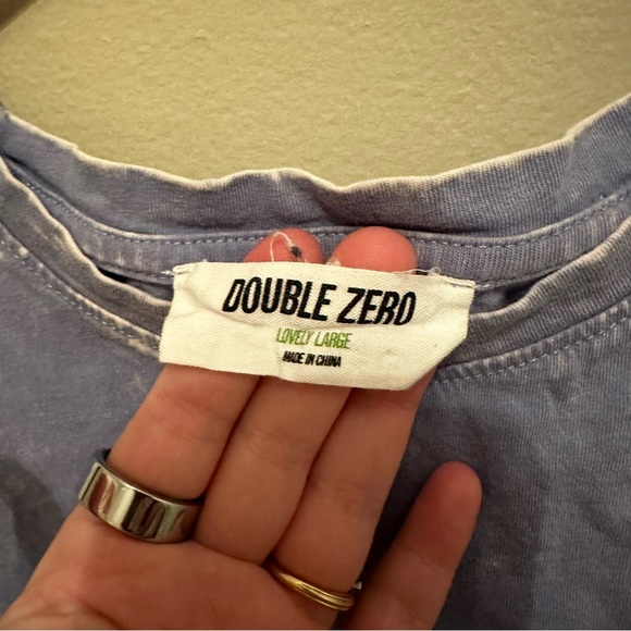 Distressed crop top - Picture 3 of 3